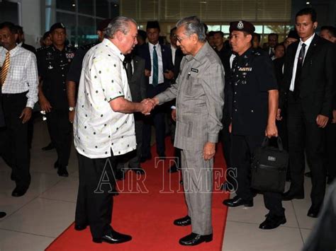 Mahathir was in johor this afternoon for a meeting with sultan ibrahim sultan iskandar at istana bukit serene. 'Sultan Johor dan saya akan saling berterus terang, tiada ...