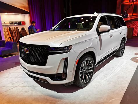 The 2021 cadillac escalade puts the lincoln navigator on notice with gas and diesel engines, a giant curved oled screen, and a revolutionary interior. 2021 Cadillac Escalade Pricing Announced For Canada ...