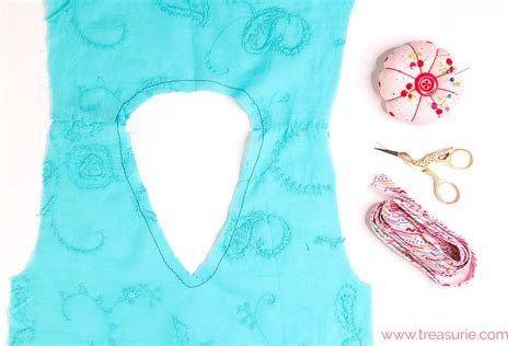 Sew the neck binding to the neckline on your machine all the way around, from one point to the other till the stitching has gone all the way around in a circle. ﻿How to Sew a V Neck with Bias Tape | TREASURIE