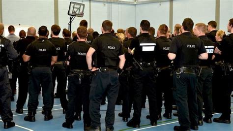 Nineteen Arrested After London And Berkshire Drug Raids Bbc News
