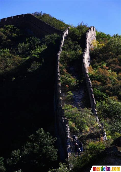 Sementara ukuran panjang tembok besar sebelumnya hanya berdasarkan catatan sejarah. Foto : Tembok Besar China tak sekokoh dan seindah dahulu ...