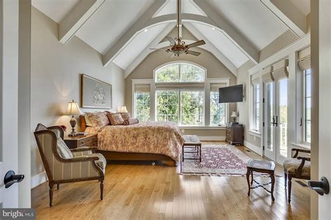 10 Cathedral Ceiling In Bedroom