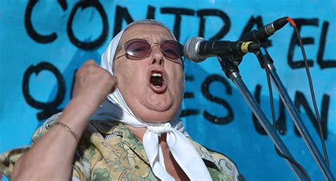 Hebe de bonafini icin platform kurdular, kendisi kolaylikla yuruyemiyor 84 yasinda oldugu icin ama italya'da turnedeydi. "Ya tiene demasiado": Hebe de Bonafini pide a la reina de ...