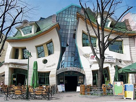 Discover everything you need to know about das schiefe haus—a hiking attraction recommended by 25 people on komoot—and browse 20 photos & 5 insider tips. Das schiefe Haus in Sopot, Polen. Märchenhafte Fenster ...