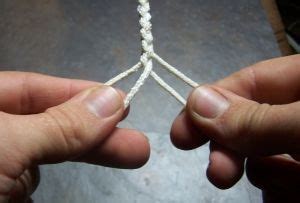 Tutorial 4 strand braid backstrap weaving. Pin on A Paracord Compendium