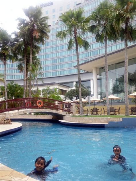 Hotel thistle johor bahru se pyšní umístěním poblíž dataran bandaraya johor bahru, nabízí 380 pokojů s krásným pohledem na okolí. tesyasblog : Review of Thistle Hotel Johor Bahru