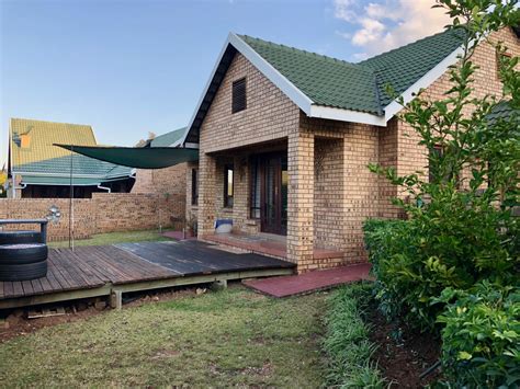 3 Bedroom Town House For Sale In Nelspruit