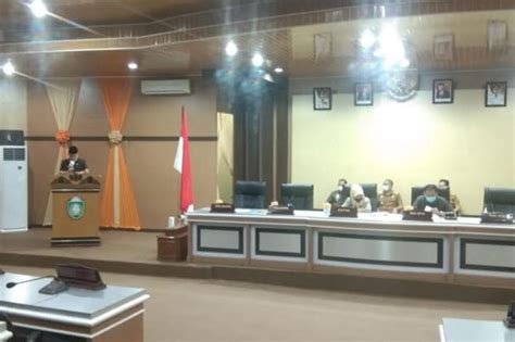 Taufan Pawe Serahkan Ranperda Perubahan Rpjmd Ke Dewan