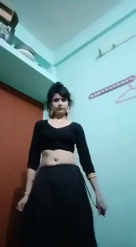 Sexy Village Maal Striping Sari And Showing Nude Body Desi New Videos