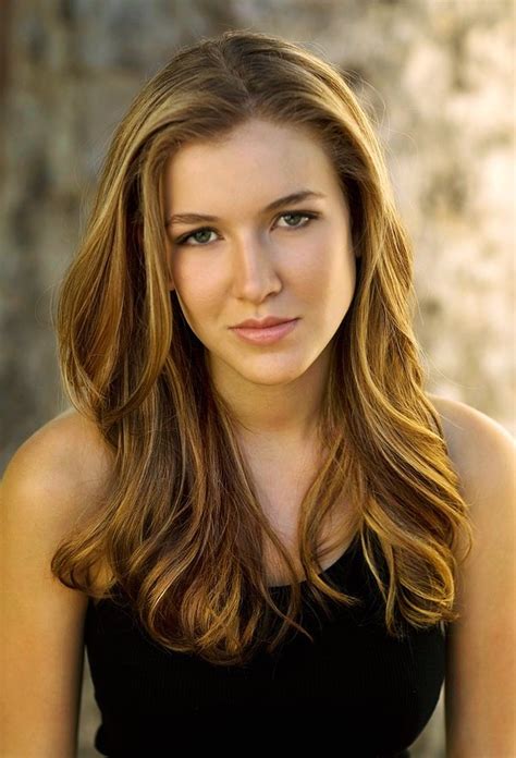 Nonetheless, the word innocence is used to describe childhood innocence as a notion created and controlled by adults. HECHOS & VIDAS: NATHALIA RAMOS