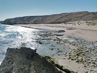 C'est ainsi que j'ai abandonné, à l'âge de six ans. décembre 2011 Adieu Mascate ! A nous les montagnes plongeant dans la mer ! Les couleurs nous ...