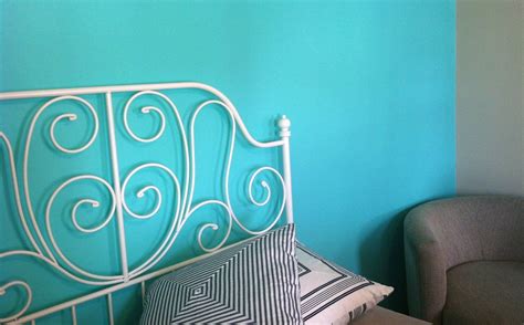 Turquoise Accent Wall Against Gray Walls Valspar Simply Aqua Accent