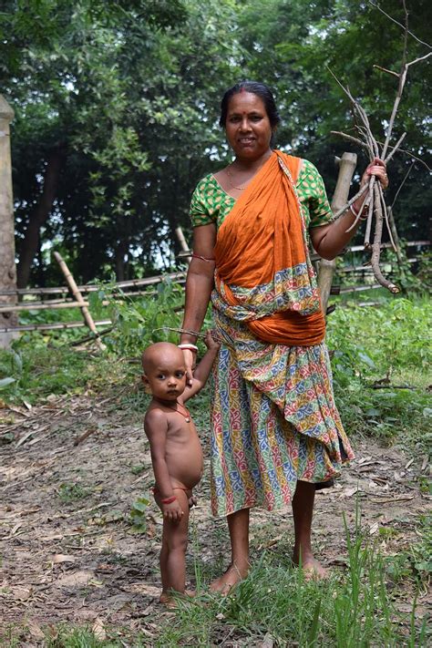 Mother Child Bonding West Bengal Indian Poor India Looking At
