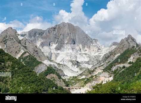 Carrara Marble Quarry Tuscany Italy Stock Photo Alamy