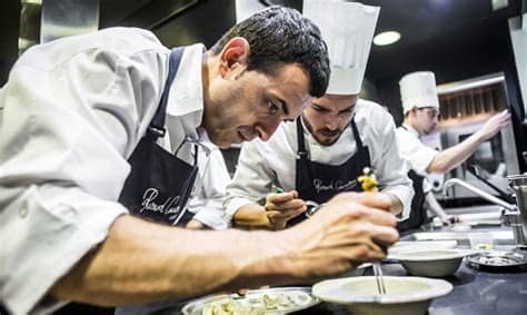 Además, te brindamos el mejor servicio como escuela de cocina, promoviendo la participación de apasionados y emprendedores dentro de nuestros cursos relacionados con todas las sabemos que no ha sido un año fácil, por eso agradecemos el doble que seas parte de la alacena del chef. ¿El secreto para una paella 'diez'? El prestigioso chef ...