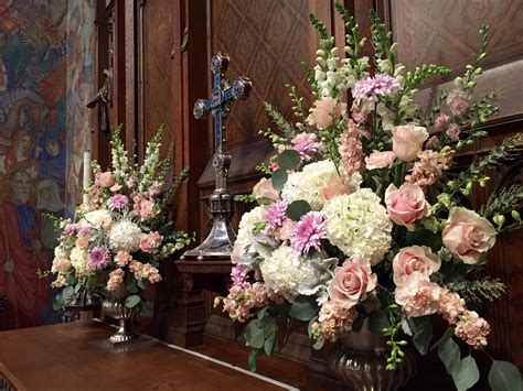 Wedding Altar Flowers In Blush Peaches White And Lavender Altar