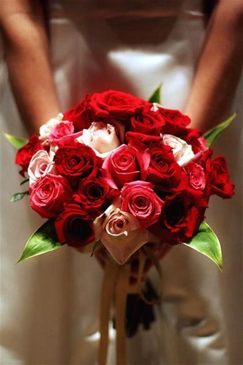 Memorable Wedding Tips To Make Beautiful Red Roses Hand