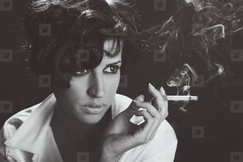 Photos Elegant Brunette Woman Smoking A Ciga 181156