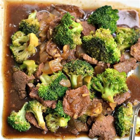 Make this easy beef and broccoli at home in under thirty minutes! Easy Beef and Broccoli Skillet | Small Town Woman