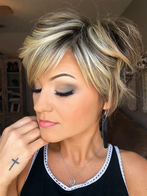 Pin By Heather Murrow On Hairstyles In 2020 Blonde Highlights Short Hair Short Hair