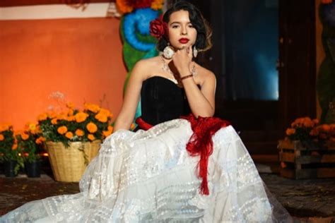 Ngela Aguilar Enamora A Sus Seguidores Con Su Sensual Baile De Reggaet N