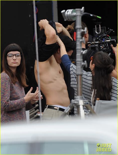 Photo James Franco Shirtless Flaunts Abs For Disaster Artist 03
