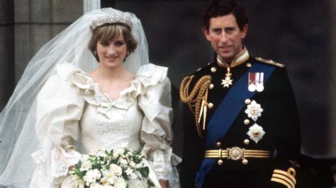 Princess Dianas Second Wedding Dress Royal Had Replacement Gown She