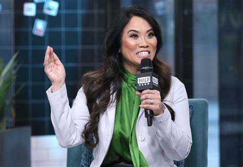 Dr Pimple Popper Brings Tlc To Instagram With Oozing Blackheads And