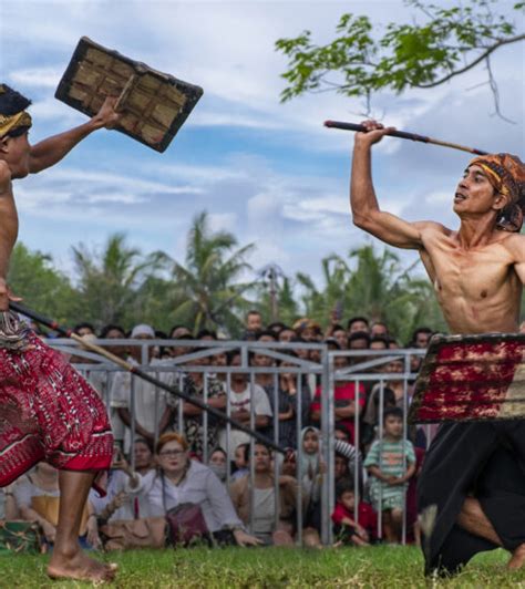 Mengenal Peresean Tradisi Adu Ketangkasan Suku Sasak Pulau Lombok