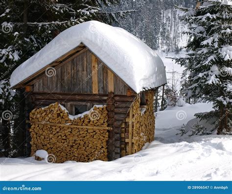 Cabin In Snowy Forest Stock Image Image Of Nature Winter 28906547