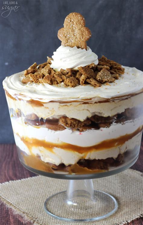 Serve these christmas meringue pies as individual desserts at your festive dinner party. Gingerbread Cheesecake Trifle | No-Bake Christmas Dessert