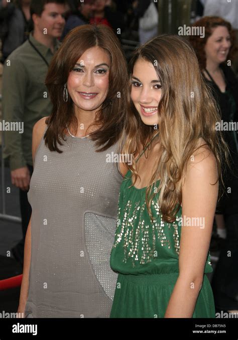 Teri Hatcher With Daughter Emerson Pirates Of The Caribbean On Stranger Tides World Premiere