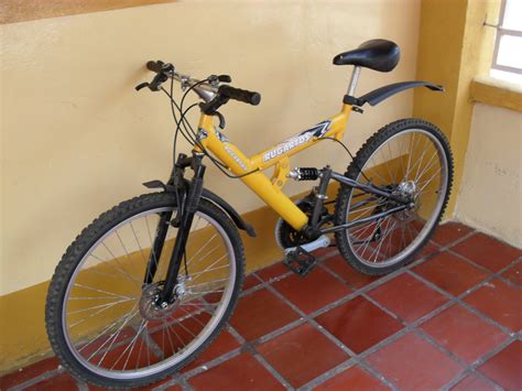 File:Bicicleta con suspension.JPG - Wikimedia Commons