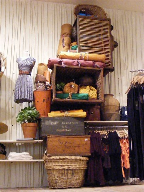 Anthropologie Inspiration | Anthropologie display, Store displays