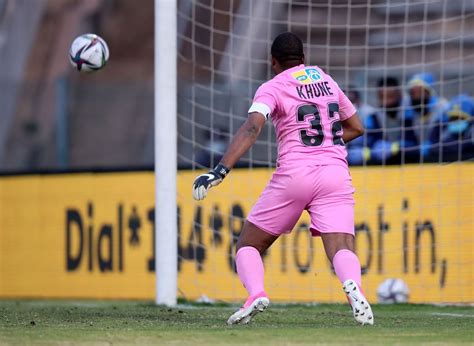 Watch Itumeleng Khune S Controversial Penalty Save Fourfourtwo