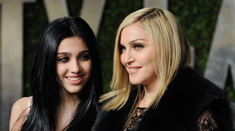 Madonnas Daughter Lourdes Leon Is Her Brunette Twin On The Runway At