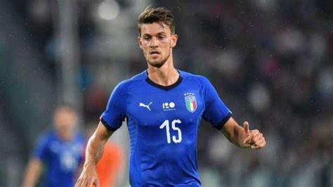 Timnas italia lolos dengan raihan enam poin setelah pasukan roberto mancini juga menang dengan skor sama pada laga pembuka piala eropa 2020 kontra turki. Biodata Daniele Rugani, Bek Juventus dan Pemain Timnas ...