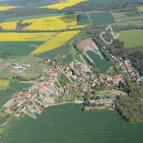 The municipality covers an area of 10.95 square kilometres (4.23 sq mi), and has a population of 446 (as at 3 july 2006). Letecké pohledy Stebno - Oficiální stránky města Kryry