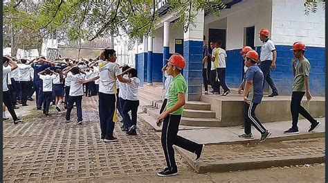 Simulacro de evacuación una vez terminada la situación de emergencia, se procederá a la seguiremos el procedimiento de evacuación del centro. Realizan simulacro de evacuación | Prensa Gráfica