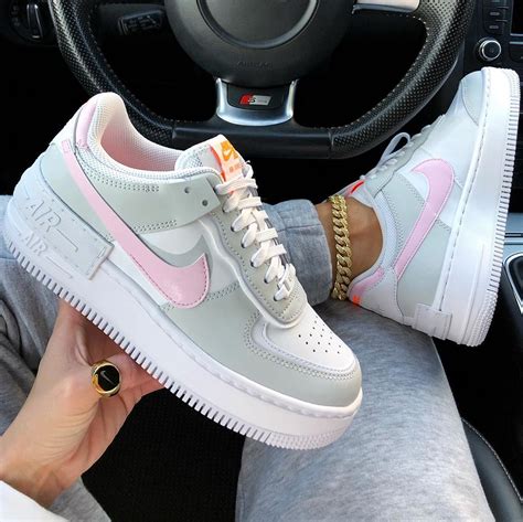 Double the swoosh, double the fun. Que vaut la Nike Air Force 1 AF1 Shadow White Pink Grey ...