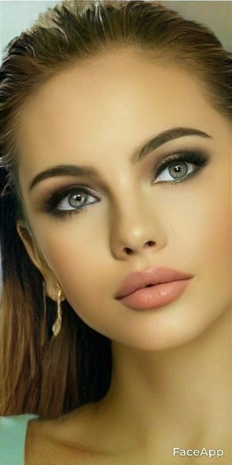 Most Beautiful Faces Pretty Woman Gorgeous Women Red Lips Makeup Look Makeup Looks For Green