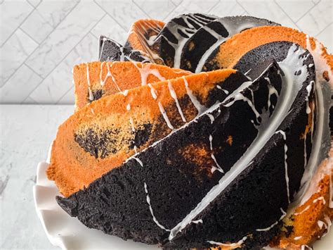 This Creamy And Chocolately Marble Bundt Cake Will Wow