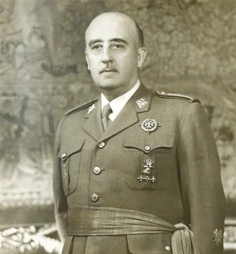 Beau Portrait Dédicacé Du Général Franco En Tenue Militaire By