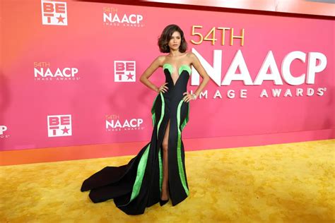 Zendaya Rocked Vintage Versace Gown At 2023 Naacp Image Awards Versace