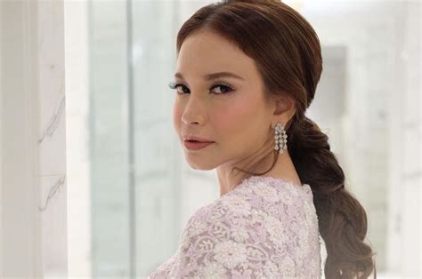 Maybe you would like to learn more about one of these? Rossa Tiba-Tiba Unggah Foto Nikah di Instagram dengan Kim ...