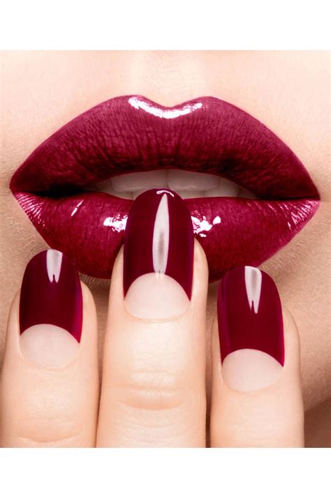 Red Lipstick Red Nails Mond nägel Halbmond maniküre Maniküre ideen