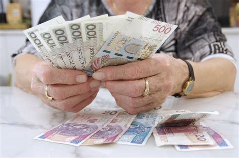 W tym roku waloryzacja emerytur była rekordowa. Na jaką podwyżkę mogą