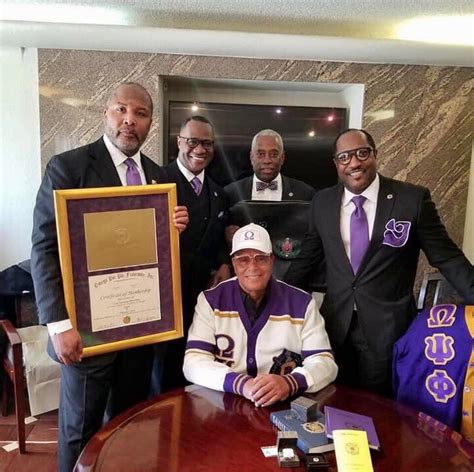 Omega Psi Phi Inducts Minister Louis Farrakhan New York Amsterdam