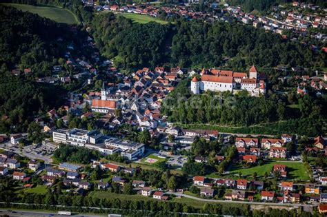 Luftaufnahme Wörth an der Donau Burganlage des Schloss Wörth an der