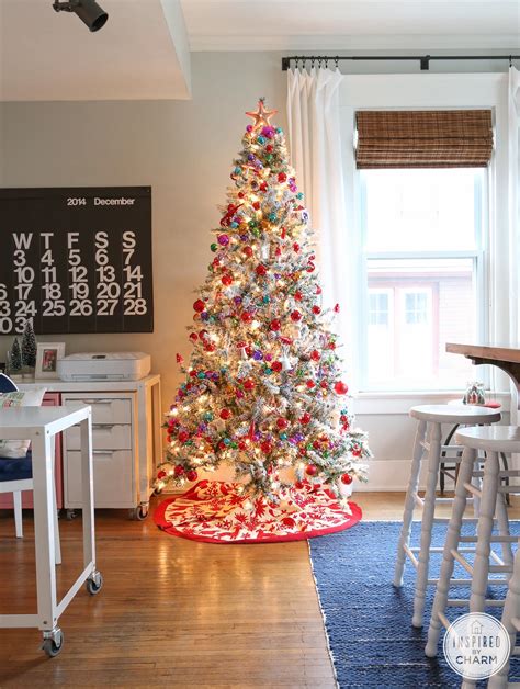 Try something new and unusual. Unique Christmas Tree Decorating Ideas